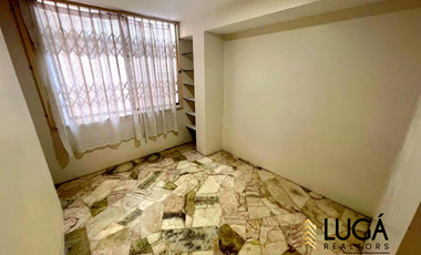 Casa de 5 dormitorios con piscina en venta, sector Paseo Shopping, cerca al Estadio Jocay, Manta Ecuador