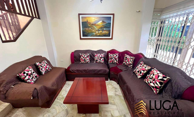 Casa de 5 dormitorios con piscina en venta, sector Paseo Shopping, cerca al Estadio Jocay, Manta Ecuador