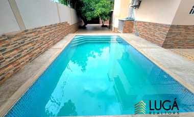 Casa de 5 dormitorios con piscina en venta, sector Paseo Shopping, cerca al Estadio Jocay, Manta Ecuador