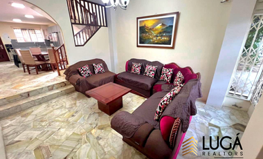 Casa de 5 dormitorios con piscina en venta, sector Paseo Shopping, cerca al Estadio Jocay, Manta Ecuador