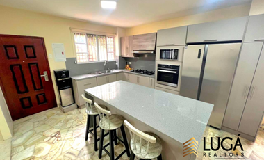 Casa de 5 dormitorios con piscina en venta, sector Paseo Shopping, cerca al Estadio Jocay, Manta Ecuador