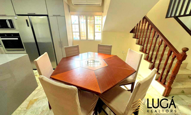 Casa de 5 dormitorios con piscina en venta, sector Paseo Shopping, cerca al Estadio Jocay, Manta Ecuador