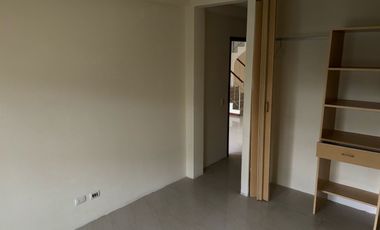 En alquiler casa de 4 dormitorios en Urb.Ciudad Celeste en la vía Samborondón.