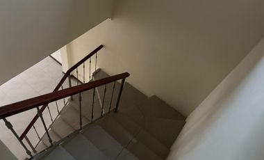 En alquiler casa de 4 dormitorios en Urb.Ciudad Celeste en la vía Samborondón.