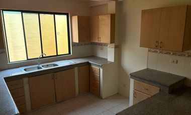 En alquiler casa de 4 dormitorios en Urb.Ciudad Celeste en la vía Samborondón.