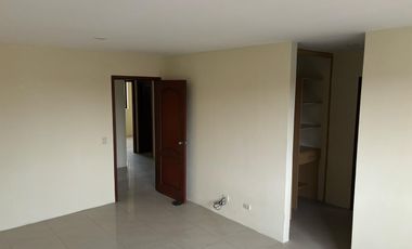 En alquiler casa de 4 dormitorios en Urb.Ciudad Celeste en la vía Samborondón.