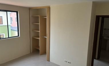 En alquiler casa de 4 dormitorios en Urb.Ciudad Celeste en la vía Samborondón.