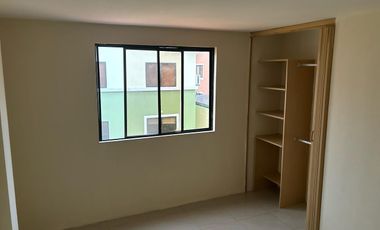 En alquiler casa de 4 dormitorios en Urb.Ciudad Celeste en la vía Samborondón.