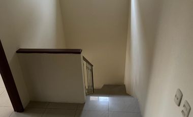 En alquiler casa de 4 dormitorios en Urb.Ciudad Celeste en la vía Samborondón.