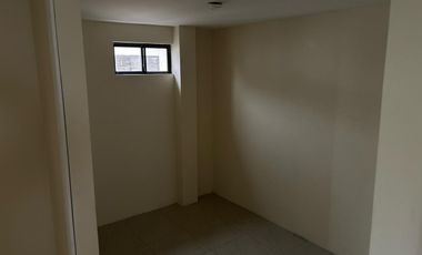 En alquiler casa de 4 dormitorios en Urb.Ciudad Celeste en la vía Samborondón.