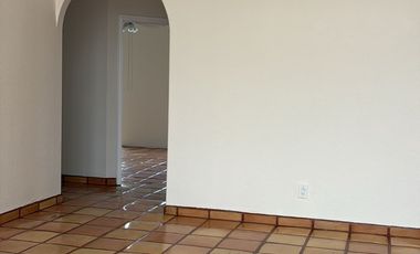 Casa amplia en zona tranquila