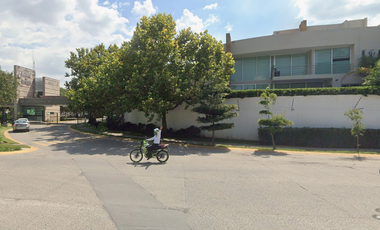 No es una casa, es el acceso a una oportunidad exclusiva!! Venta de Hermosa Casa en Remate Bancario EN PUERTA DEL BOSQUE ZAPOPAN JALISCO.