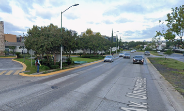 No es una casa, es el acceso a una oportunidad exclusiva!! Venta de Hermosa Casa en Remate Bancario EN PUERTA DEL BOSQUE ZAPOPAN JALISCO.