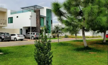 REMATAMOS HERMOSA CASA EN FORET RESIDENCIAL 2DA. SECCION ZAP. JAL
