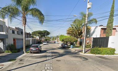 La tranquilidad de una gran decisión comienza aquí!! Venta de Casa en Remate Bancario, EN RESIDENCIAL CORDILLERAS ZAP. JAL.