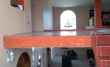 Casa con 4 villas amplio estacionamiento alberca con 4000 m2 en Cuautlancingo