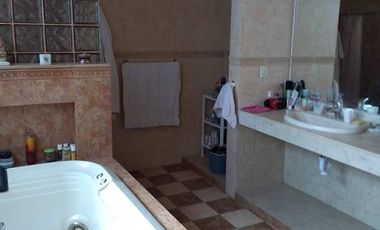 Casa con 4 villas amplio estacionamiento alberca con 4000 m2 en Cuautlancingo