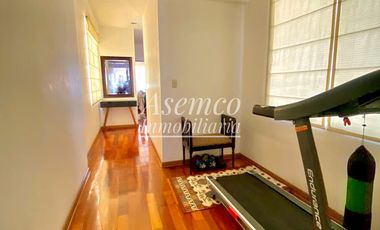 Ocasión!! VENTA DE MODERNO y AMPLIO DEPARTAMENTO EN SURCO CON DOS ESTACIONAMIENTOS