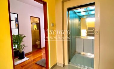 Ocasión!! VENTA DE MODERNO y AMPLIO DEPARTAMENTO EN SURCO CON DOS ESTACIONAMIENTOS