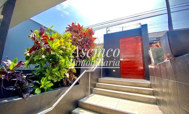 Ocasión!! VENTA DE MODERNO y AMPLIO DEPARTAMENTO EN SURCO CON DOS ESTACIONAMIENTOS