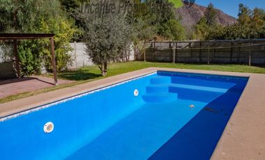 El Molle, Valle del Elqui, arriendo  de sitio de 674 m2, con casa, quincho y piscina. Avenida principal. $950.000