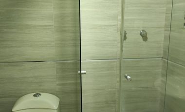 SE ALQUILA APARTAMENTO AMOBLADO – AVENIDA SEXTA