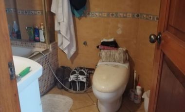 Venta de Hermosa Casa frente al Parque en los Cedros