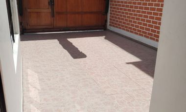Venta de Hermosa Casa frente al Parque en los Cedros