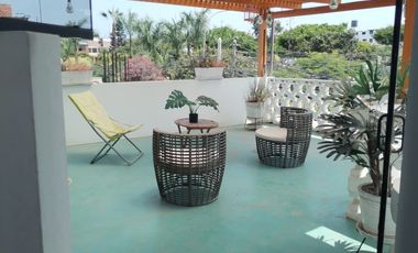 Venta de Hermosa Casa frente al Parque en los Cedros