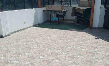 Venta de Hermosa Casa frente al Parque en los Cedros