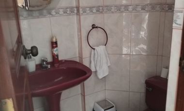 Venta de Hermosa Casa frente al Parque en los Cedros