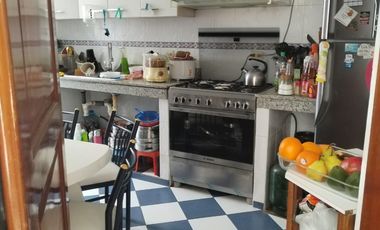 Venta de Hermosa Casa frente al Parque en los Cedros