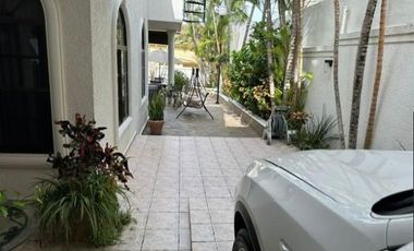!HERMOSA RESIDENCIA DE DOS PLANTAS EN ESQUINA ZONA DORADA DE TAMPICO!!