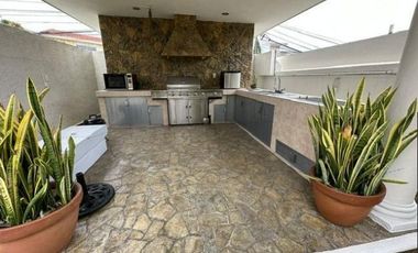 !HERMOSA RESIDENCIA DE DOS PLANTAS EN ESQUINA ZONA DORADA DE TAMPICO!!