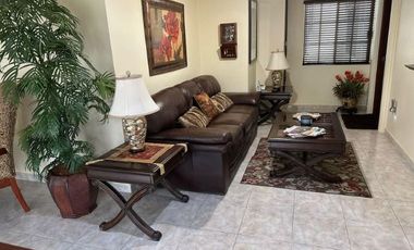 !HERMOSA RESIDENCIA DE DOS PLANTAS EN ESQUINA ZONA DORADA DE TAMPICO!!
