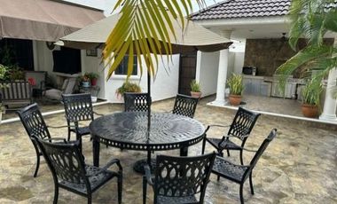 !HERMOSA RESIDENCIA DE DOS PLANTAS EN ESQUINA ZONA DORADA DE TAMPICO!!