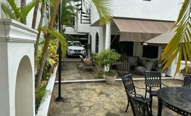 !HERMOSA RESIDENCIA DE DOS PLANTAS EN ESQUINA ZONA DORADA DE TAMPICO!!