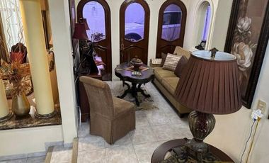 !HERMOSA RESIDENCIA DE DOS PLANTAS EN ESQUINA ZONA DORADA DE TAMPICO!!