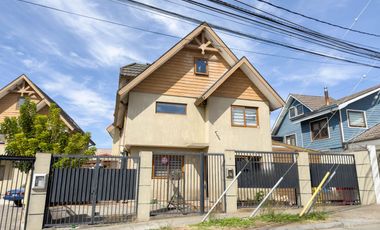 Casa fuera de condominio en Lomas san Sebastián