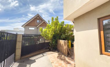 Casa fuera de condominio en Lomas san Sebastián