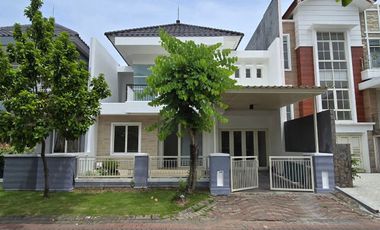 Rumah dijual di Jawa Timur, Surabaya - Parkir mobil