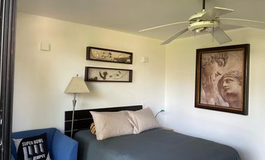 Residencia contemporánea en privada con alberca, jardín y bungalow independiente en Cuernavaca