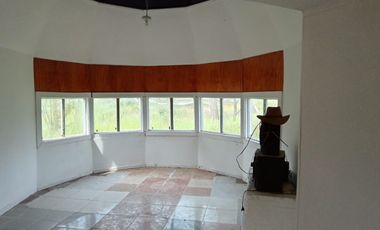 Parcela de 8000 mt2 con propiedad de 2D1B - EN VENTA