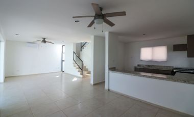 Privada Botanico Conkal Casa 3 Habitaciones Y Alberca En Renta