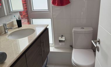 Se vende por viaje departamento 2 d, 2 baños, edifico full