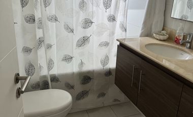 Se vende por viaje departamento 2 d, 2 baños, edifico full
