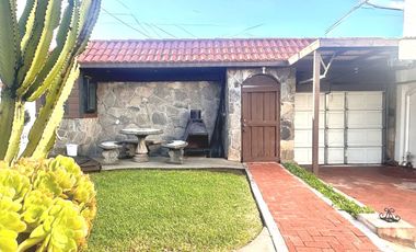 Renta: Casa Amueblada con Amplio Patio en Valle Dorado, Ensenada