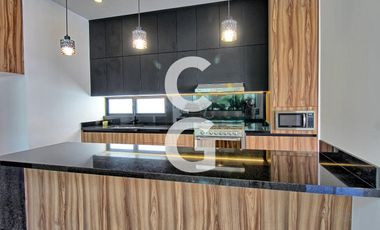 Casa en Venta en Cancun en Residencial Lagos del Sol con Alberca y Terraza Amplia