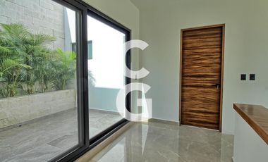Casa en Venta en Cancun en Residencial Lagos del Sol con Alberca y Terraza Amplia