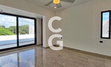 Casa en Venta en Cancun en Residencial Lagos del Sol con Alberca y Terraza Amplia